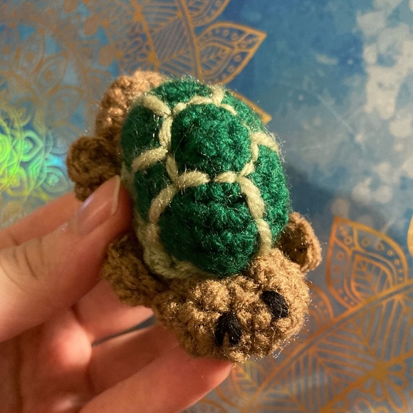 FREE if Bundled - Small Turtle Craft Yarn Figure - Picture 3 of 6